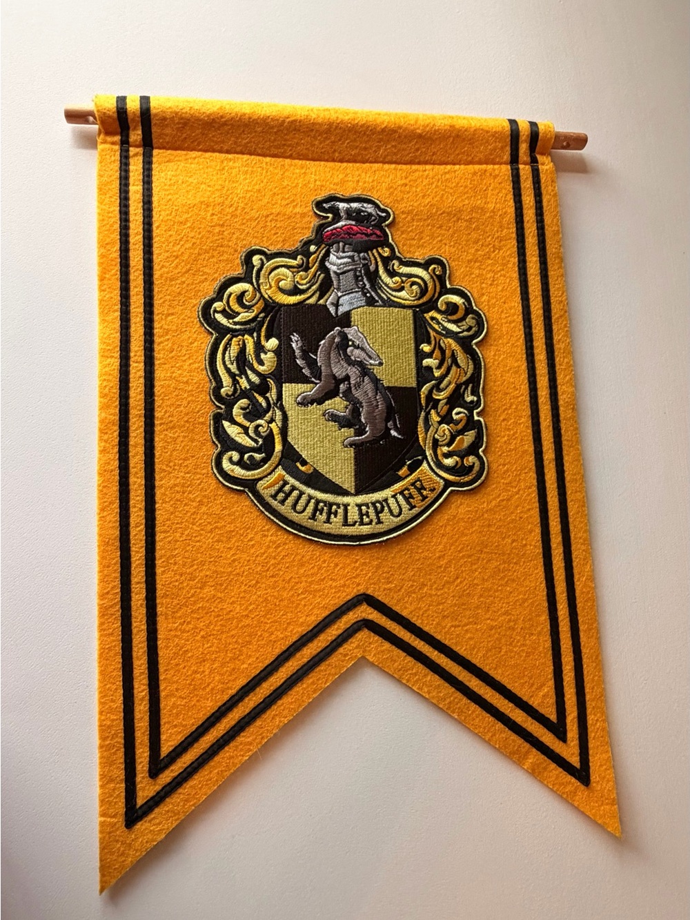 Harry Potter Wizarding Hufflepuff Felt Flag Banner Pennant Universal Studios NWT